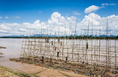 caption : Workers are preparing the boat for the boat festival season in Nakhon Phanom<br>Date   : 10 Sep 2015<br>Creator : CPM PHOTO / Shutterstock.com<br>Rights  : CPM PHOTO<br>License : copyrights<br>